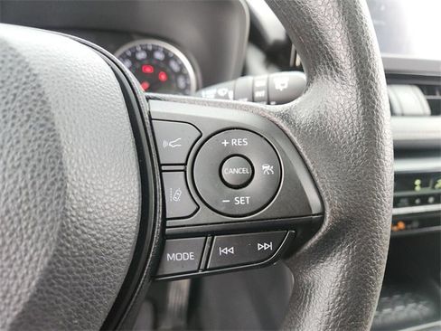 Used 2022 Toyota RAV4 XLE image 25