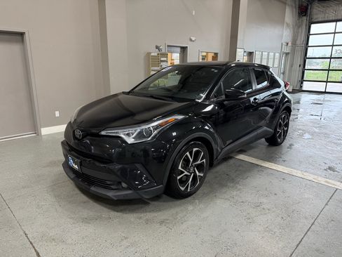 Used 2018 Toyota C-HR XLE FWD image 2