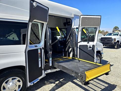 Used 2014 Ford E-350 and Econoline 350 Extended Super Duty w/ Power Group image 21