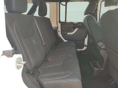 Certified 2016 Jeep Wrangler Unlimited Sahara AWD/4WD image 27