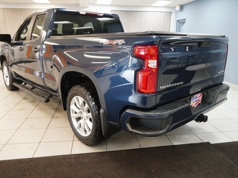 Used 2020 Chevrolet Silverado 1500 Custom w/ Custom Value Package image 11