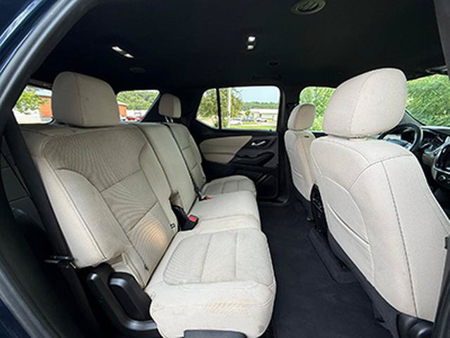 Used 2022 Chevrolet Traverse LS AWD/4WD image 19