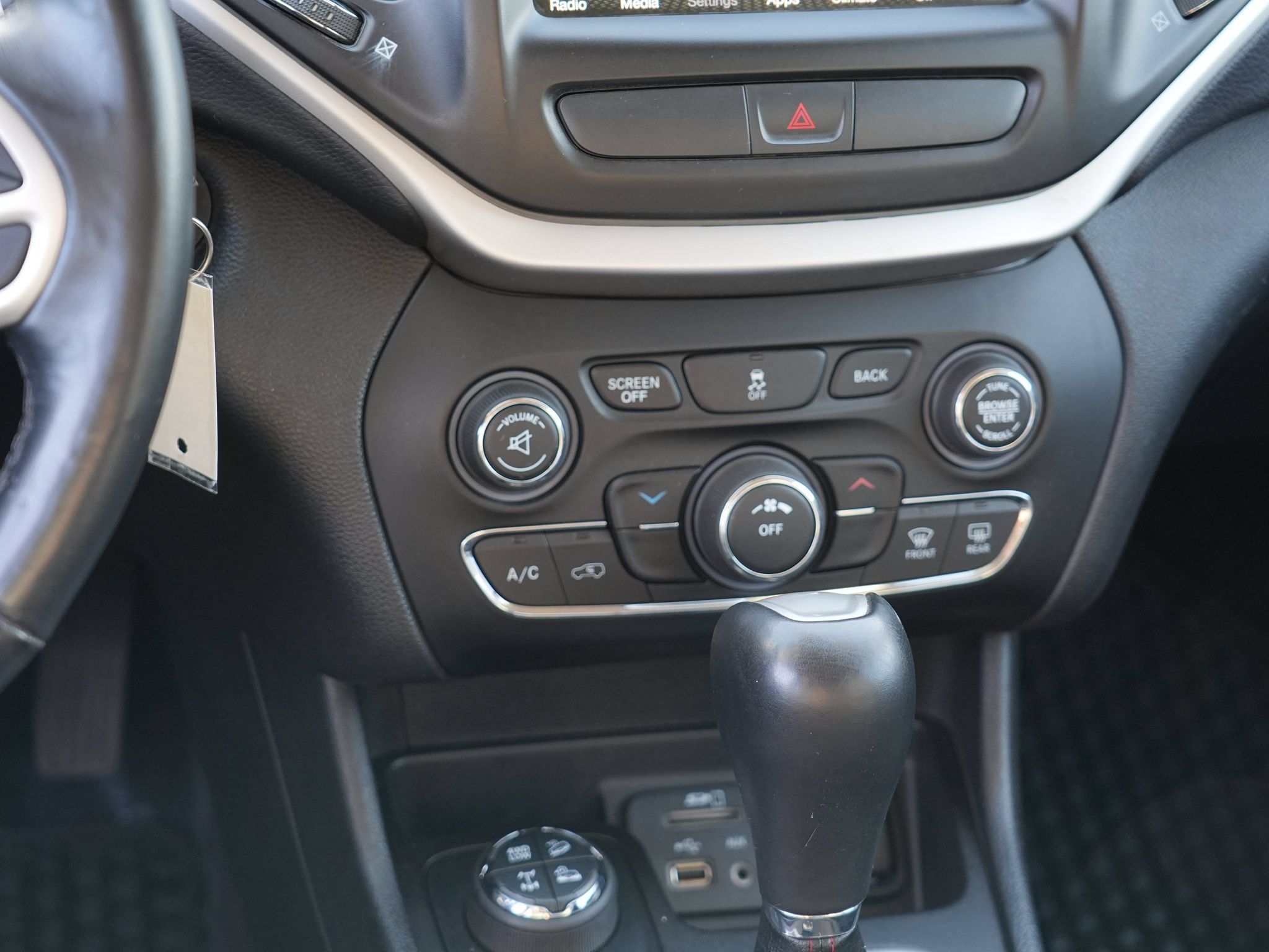 Used 2017 Jeep Cherokee Trailhawk AWD/4WD image 24