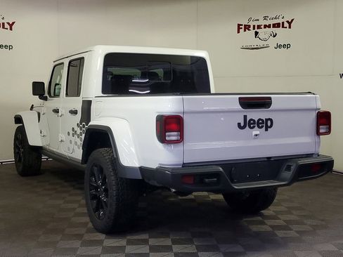 Used 2025 Jeep Gladiator Nighthawk image 4