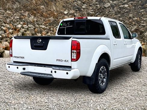 Used 2015 Nissan Frontier PRO-4X AWD/4WD image 2
