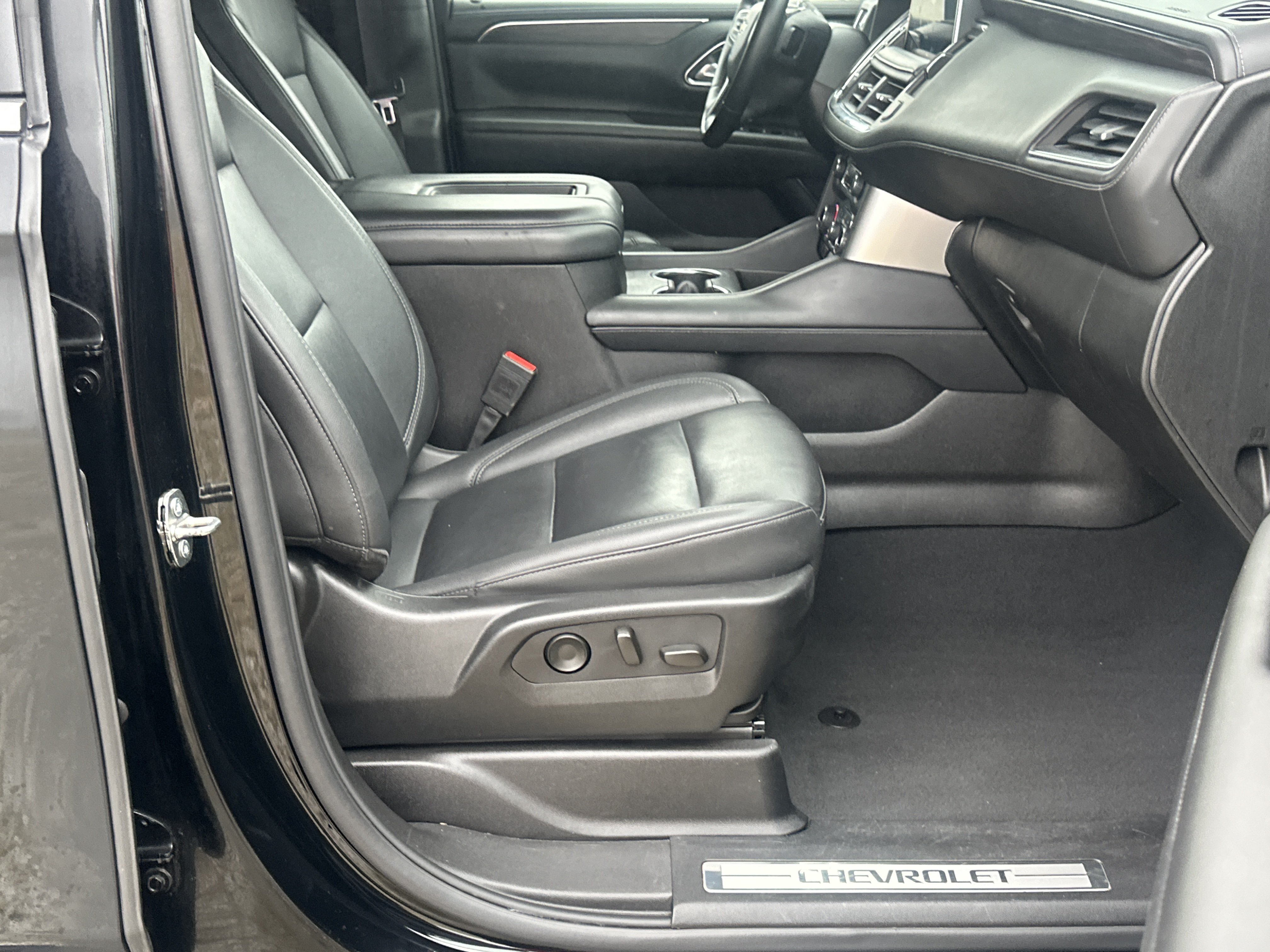 Used 2024 Chevrolet Tahoe LT AWD/4WD image 12