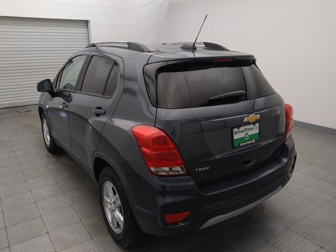 Used 2021 Chevrolet Trax LT w/ LT Convenience Package FWD image 5