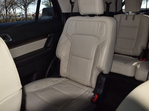 Used 2017 Ford Explorer Platinum image 20