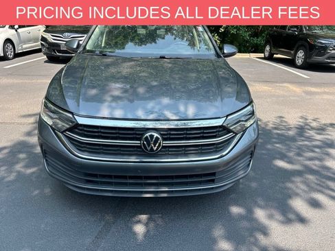 Used 2024 Volkswagen Jetta SE FWD image 3