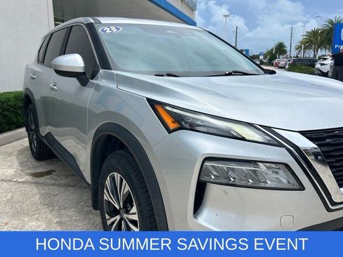 Used 2023 Nissan Rogue SV FWD image 3