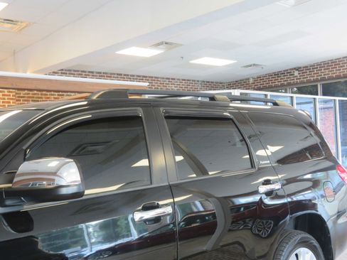 Used 2017 Toyota Sequoia Platinum AWD/4WD image 97