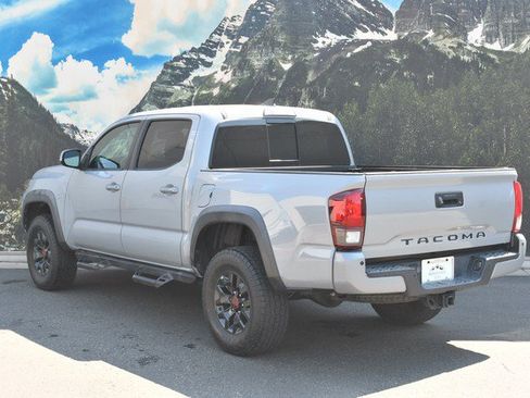 Certified 2018 Toyota Tacoma TRD Off-Road w/ Technology Package AWD/4WD image 9