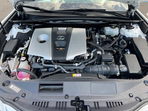 Used 2019 Lexus ES 300h Ultra Luxury w/ Accessory Package 2 FWD image 18