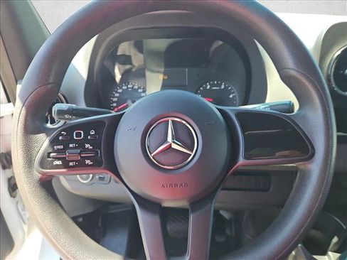Used 2022 Mercedes-Benz Sprinter 2500 image 13