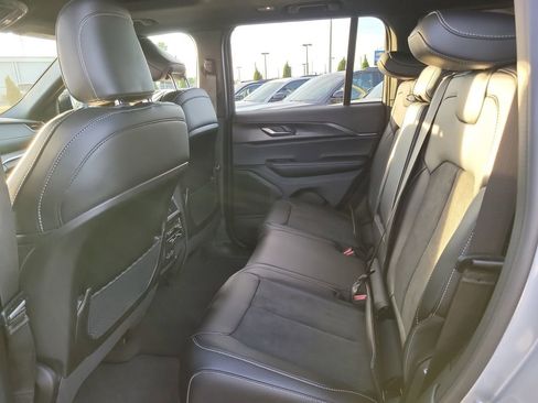 New 2025 Jeep Grand Cherokee 4WD image 12