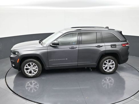 Used 2022 Jeep Grand Cherokee Limited image 14