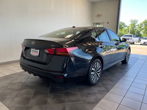 Used 2024 Nissan Altima 2.5 SV FWD image 5