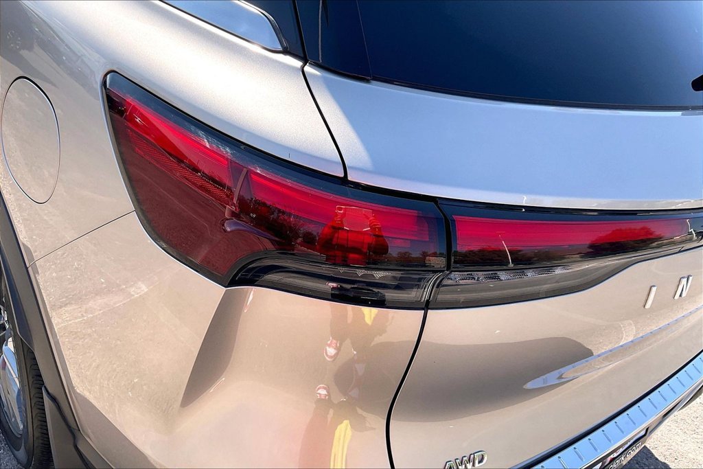 Used 2023 INFINITI QX60 Luxe w/ Vision Package AWD/4WD image 31