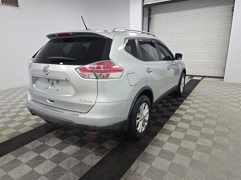 Used 2016 Nissan Rogue SV AWD/4WD image 6