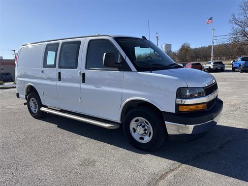 Used 2024 Chevrolet Express 2500 w/ Driver Convenience Package image 7