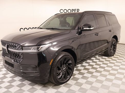 Certified 2026 Lincoln Navigator Reserve w/ Jet Appearance Package AWD/4WD image 11