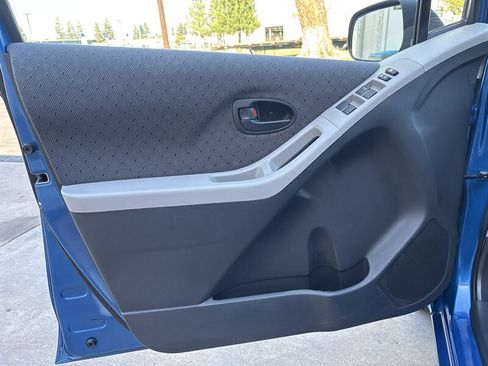 Used 2010 Toyota Yaris 4-Door Hatchback FWD image 25