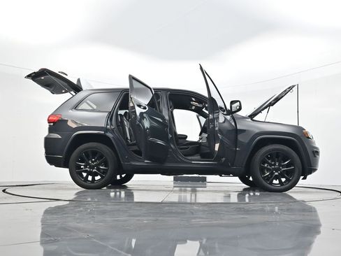 Used 2018 Jeep Grand Cherokee Altitude image 44