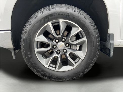 Used 2024 Chevrolet Silverado 1500 LT image 16