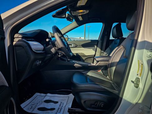 Certified 2024 Jeep Compass Latitude image 11