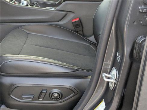 New 2025 Jeep Grand Cherokee Altitude image 4