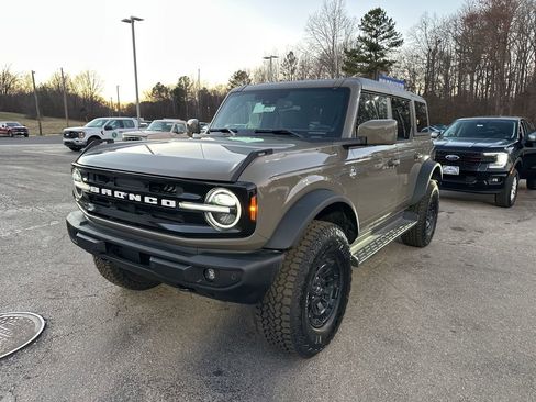 New 2026 Ford Bronco Outer Banks w/ Sasquatch Package image 7