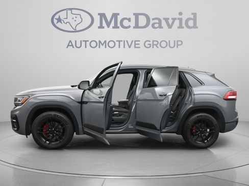 Used 2020 Volkswagen Atlas Cross Sport SEL R-Line FWD image 42