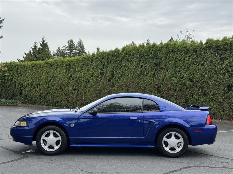 Used 2004 Ford Mustang Coupe RWD image 2