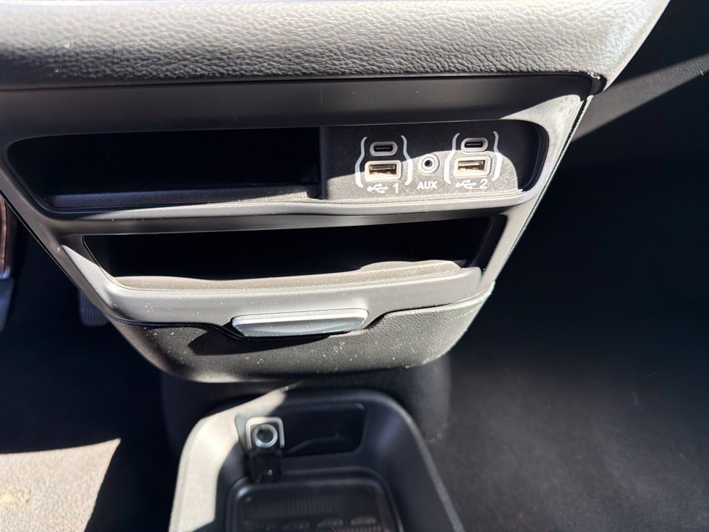 Used 2025 Chrysler Pacifica Select FWD image 32