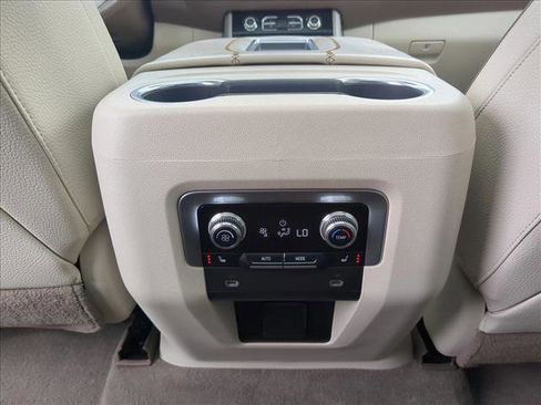 Used 2021 GMC Yukon Denali w/ Denali Premium Package image 18