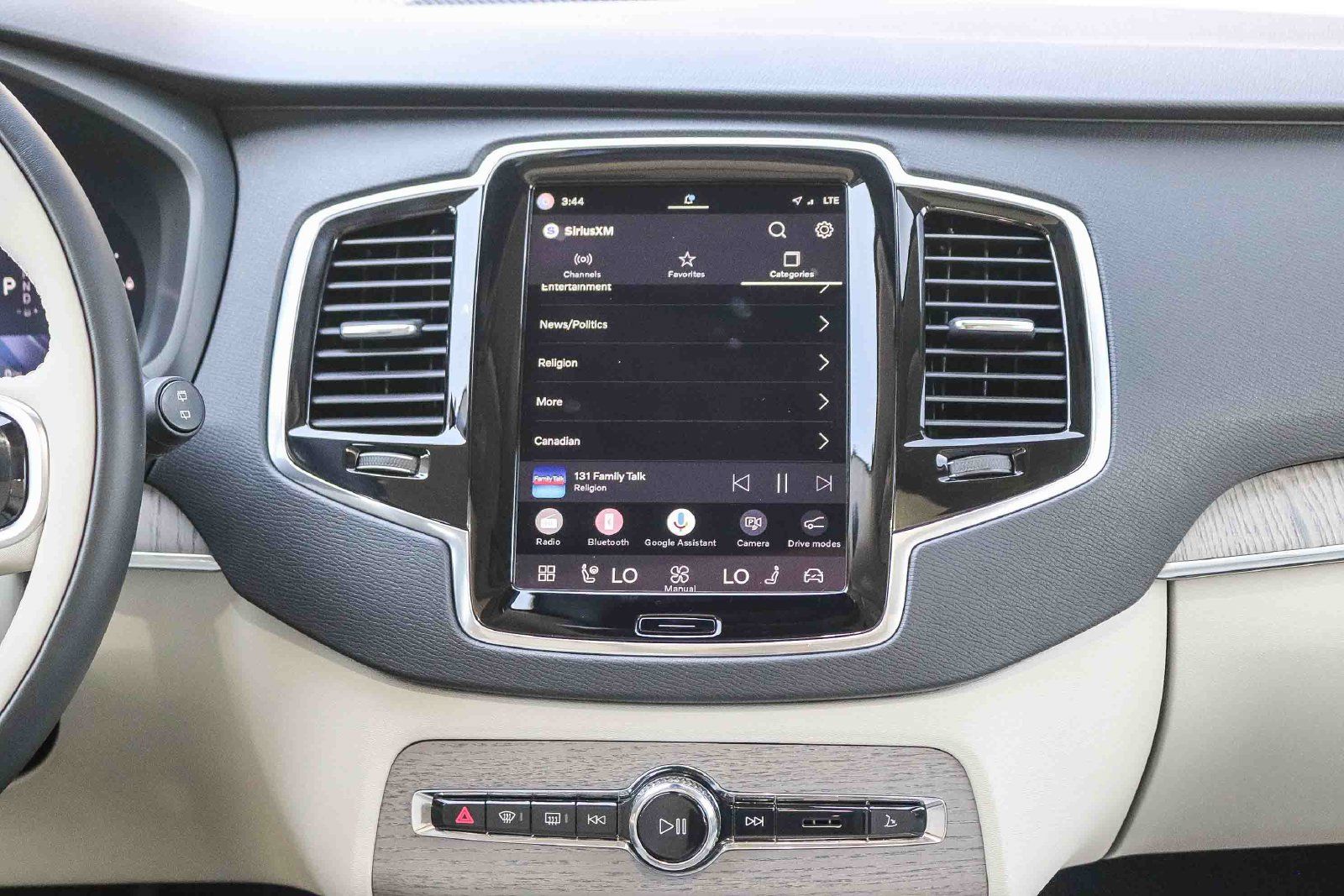 Used 2025 Volvo XC90 T8 Plus w/ Protection Package Premier AWD/4WD image 15