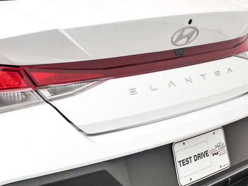 Used 2024 Hyundai Elantra SEL FWD image 34