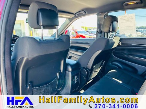 Used 2014 Jeep Grand Cherokee Laredo w/ 18" Wheel & 8.4" Radio Group AWD/4WD image 16