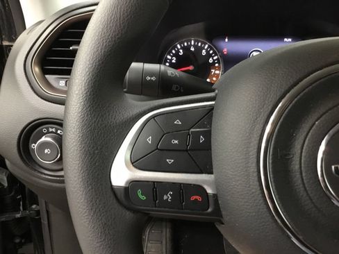 Used 2023 Jeep Renegade Latitude AWD/4WD image 12