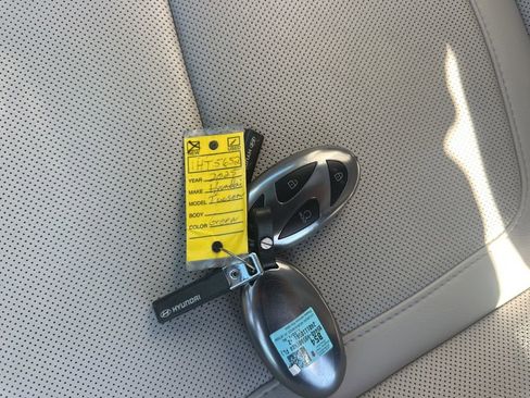 Used 2025 Hyundai Tucson Limited image 36