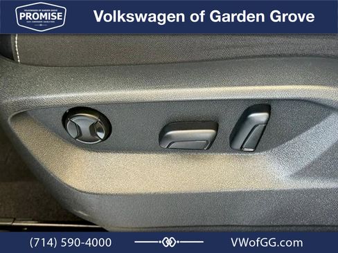 Used 2024 Volkswagen Atlas SE FWD image 16