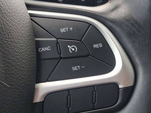Used 2020 Jeep Compass Latitude w/ Cold Weather Group AWD/4WD image 23