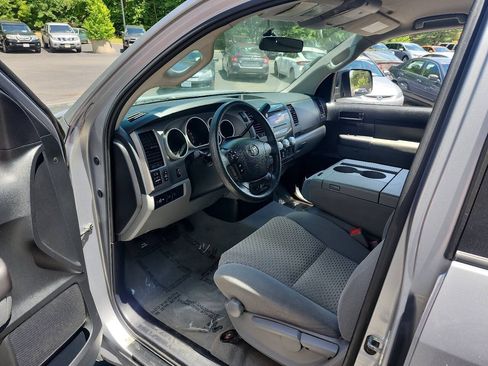 Used 2011 Toyota Tundra 4x4 Double Cab w/ Tow Pkg image 8