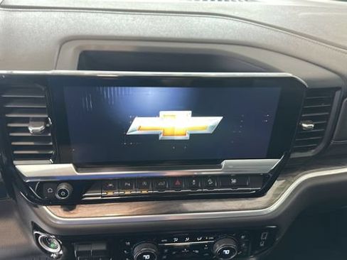 Used 2022 Chevrolet Silverado 1500 LTZ w/ LTZ Premium Package AWD/4WD image 11