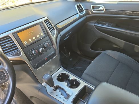 Used 2011 Jeep Grand Cherokee Laredo image 23