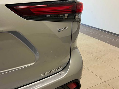 Certified 2025 Toyota Highlander Limited image 6