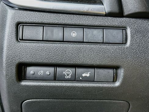 Used 2025 Nissan Rogue SV AWD/4WD image 17