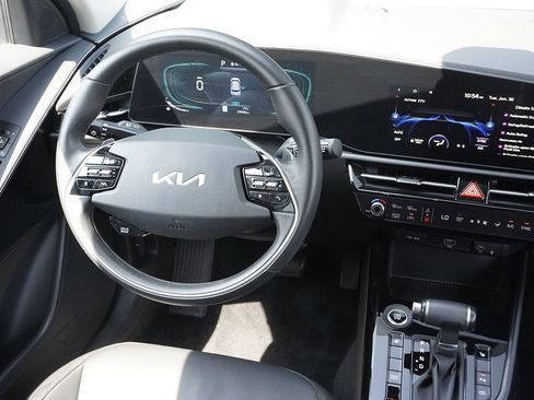 Used 2023 Kia Niro EX FWD image 43