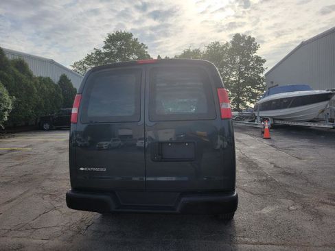 Used 2017 Chevrolet Express 3500 Extended RWD image 8