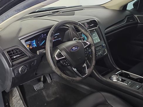 Used 2018 Ford Fusion SE w/ Equipment Group 201A FWD image 15